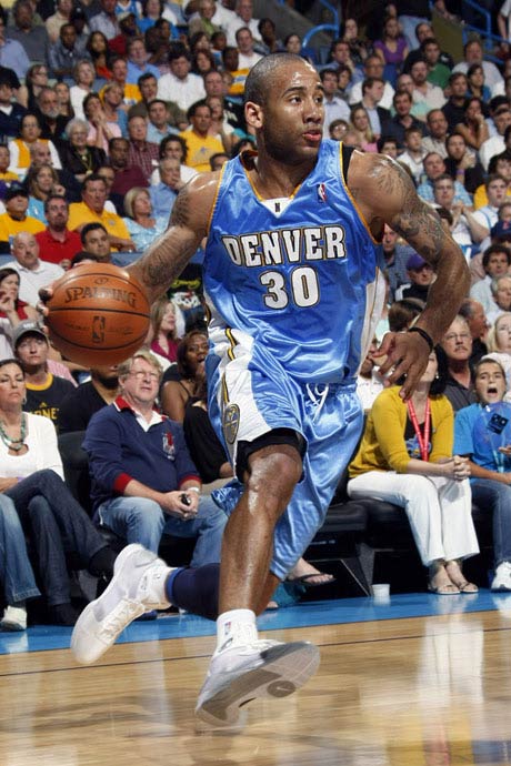 安的盯防不 安的盯防不