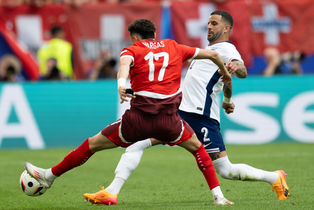 这一决策背 这一决策背